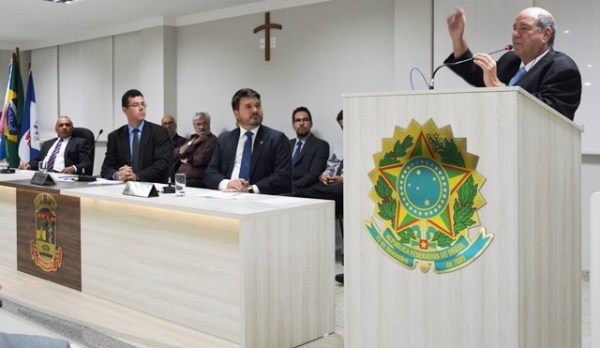 Vereadores discutem e votam projeto de revisão do regimento interno da Câmara de Linhares