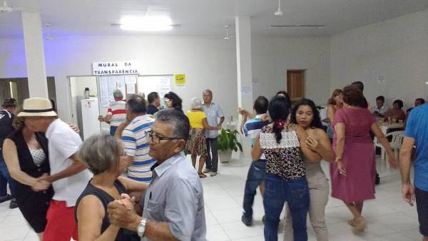 Muita alegria: Baile movimenta Pontal do Ipiranga