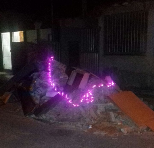 Cena curiosa: enfeite de fim de ano chama a atenção no Linhares V
