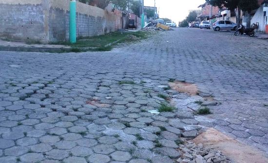 Internauta reclama de buraco no Aviso