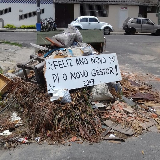 Votos de “Feliz 2017” chamam a atenção no Linhares V