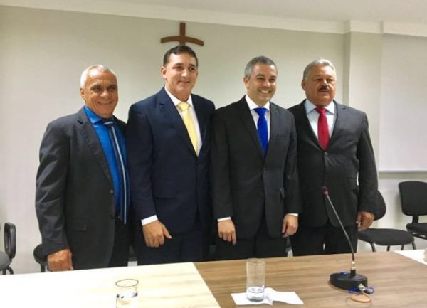 1ª Sessão de 2017: Câmara de Linhares lotada para eleição da Mesa Diretora