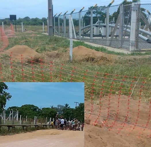 Moradores tapam escavações e impedem descarregamento de canos no Areal