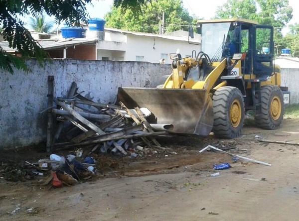 Parceria viabiliza recolhimento de lixo e entulhos em Regência