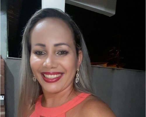 E hoje o dia é da Elisângela!