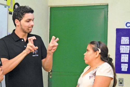 Faceli abre processo seletivo para Tradutor/Intérprete de Libras e Monitor para Educação Especial