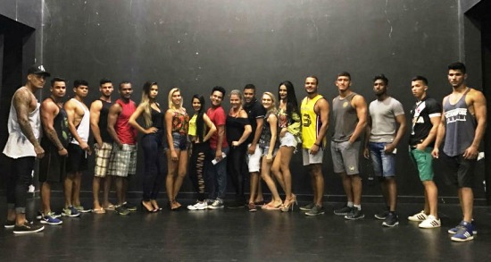 Garota e Garoto Verão Pontal 2017: Finalistas ensaiam com produtor de moda do ES