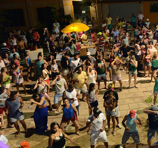 Fim de semana no Pontal: Bandas com pop funk, trio elétrico e programação esportiva