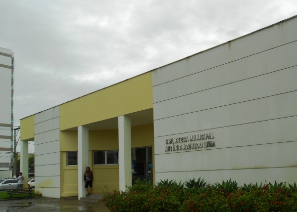 Janeiro: Biblioteca pública de Linhares funciona também durante a noite