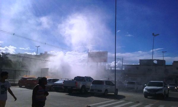 Fogo em veículo assusta no Araçá