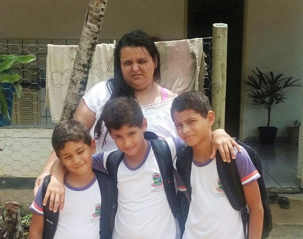 Sem transporte escolar: Moradora do interior quer saber quando os filhos irão para a escola