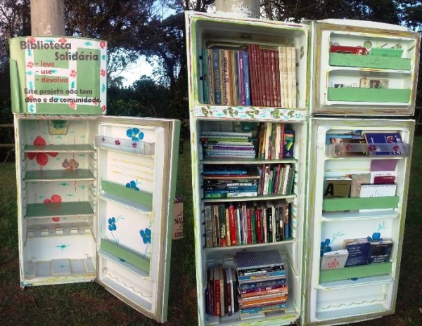 Regência: Geladeira velha é transformada em Biblioteca Solidária