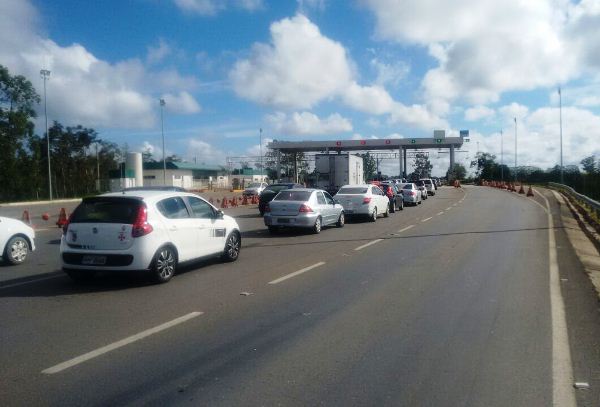Feriadão: Motorista reclama de espera no pedágio