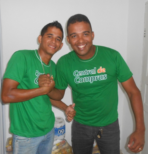 Alegria! Jessé e Uildo fazem a diferença na entrega de compras em Linhares e cidades vizinhas
