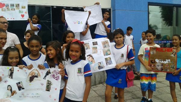 Que lindo! Estudantes fazem homenagem diferente às mulheres em Linhares