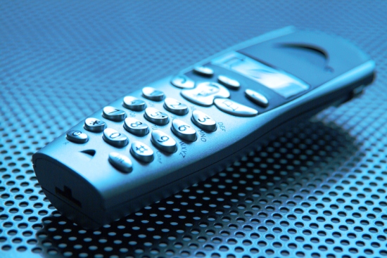 R$ 22 mil: Empresa de telefonia é condenada a indenizar morador de Linhares por cobrança indevida
