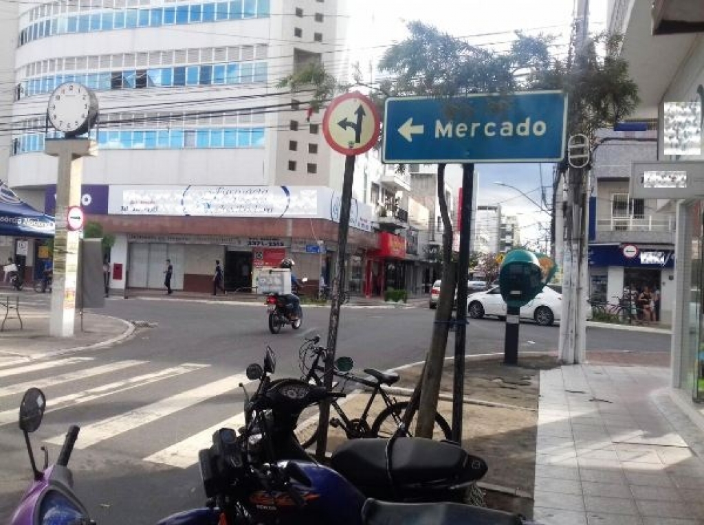 Rua Capitão José Maria: Linda e movimentada como nunca no Centro de Linhares