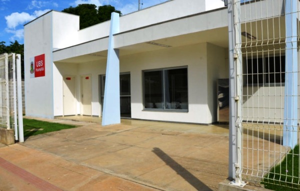 Moradores compram materiais e contratam pessoal para funcionamento de Unidade de Saúde em Linhares
