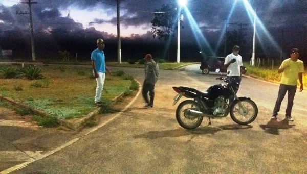 Quinta-feira amanhece com bloqueio em dois pontos na Estrada do Pontal