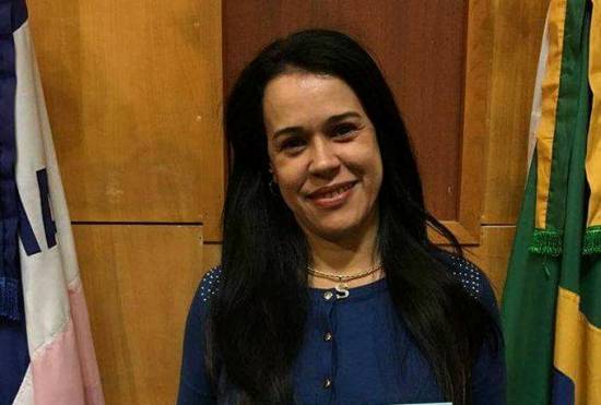 Professora de Linhares ministra palestra na ALES e lembra: ES tem 220 mil analfabetos