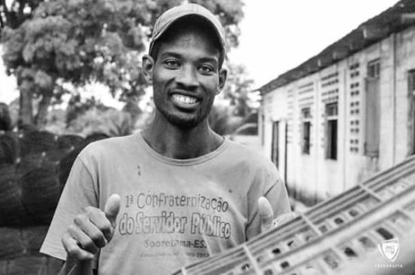 Trabalhador rural de Linhares recebe homenagem emocionante de fotógrafo