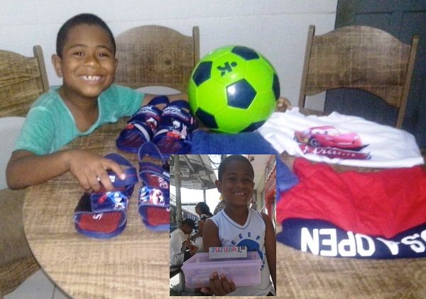 Garotinho determinado: Chega o dia da festa de Efraim, mas ele não quer parar de vender jujuba