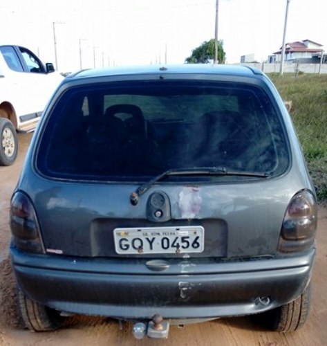 Corsa abandonado e depenado em Urussuquara