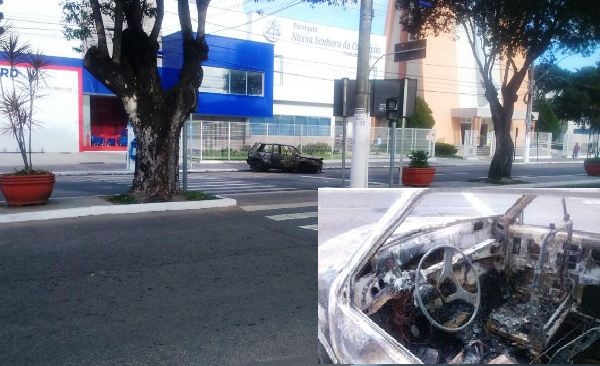 Mistério: carro é incendiado em frente Igreja Matriz do centro de Linhares