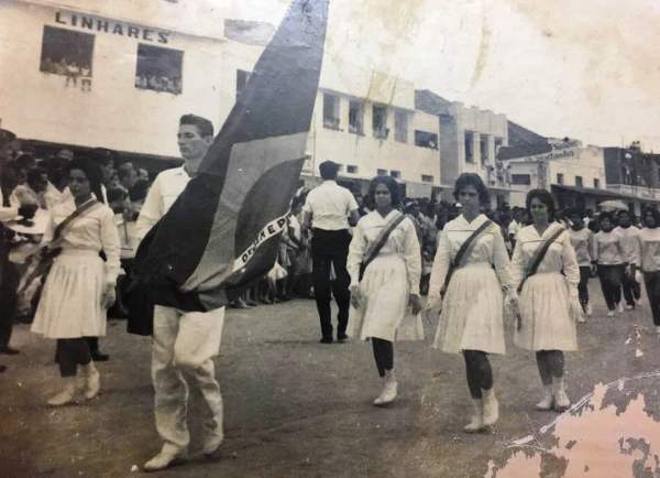 Momento saudade em Linhares: Professora emociona ao destacar foto de 1961