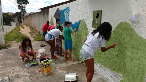 Que lindo! Muro de escola vira tela em Linhares