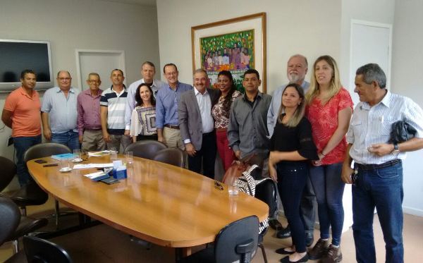 ES- 248: Autoridades e comunidade participam de reunião sobre asfaltamento
