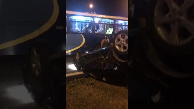 Imagens impressionantes do capotamento no Trevo do BNH