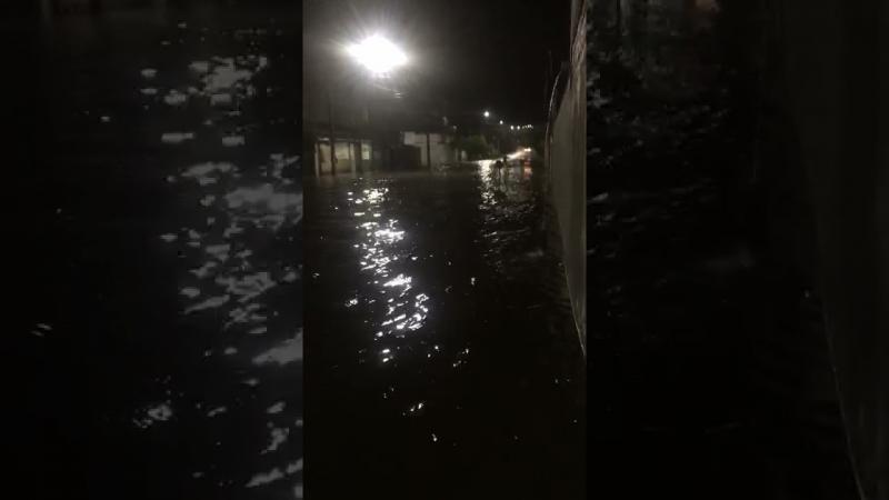 Alagamento toma conta do bairro Interlagos
