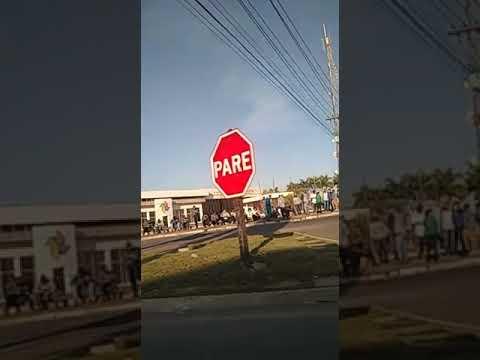 Fila corta dois bairros para vacinação em Linhares