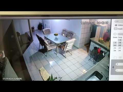 Gatuno furta bike na escuridão da madrugada, em Linhares