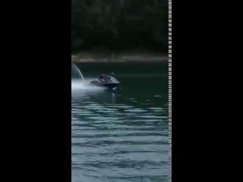 Internauta filma criança pilotando jetski na Lagoa Nova