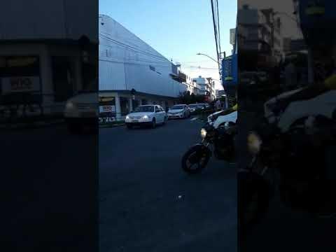 Comerciantes protestam contra fechamento do comércio em Linhares