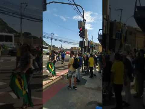 Manifestantes protestam enquanto governador decreta quarentena no ES