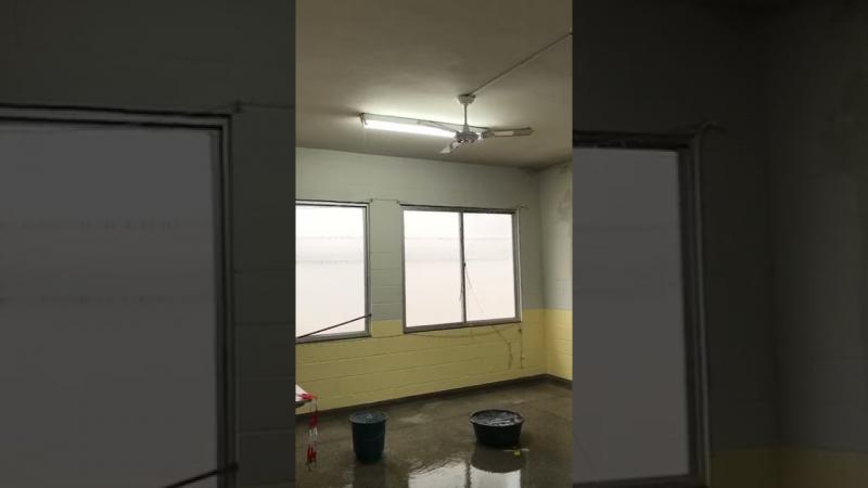 Goteiras tomam conta de Ceim recém inaugurado em Linhares