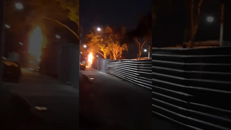 Moradores queimam placa de obra paralisada em Linhares