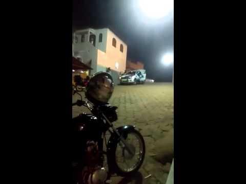 Condutor empina moto na frente da PM em São Rafael