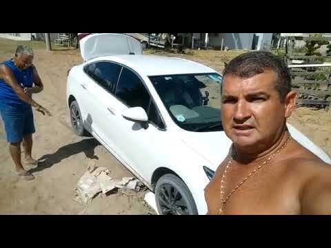 Carro quebra atolado em areia de obra realizada em pleno verão no Pontal do Ipiranga