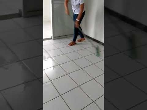 Água cai do teto de capela mortuária durante velório em Linhares
