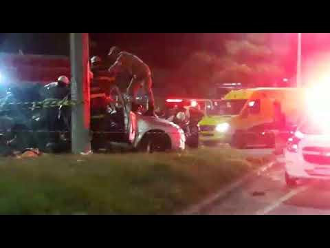 Mortes na BR-101, corpos e carga em cena de tragédia no ES