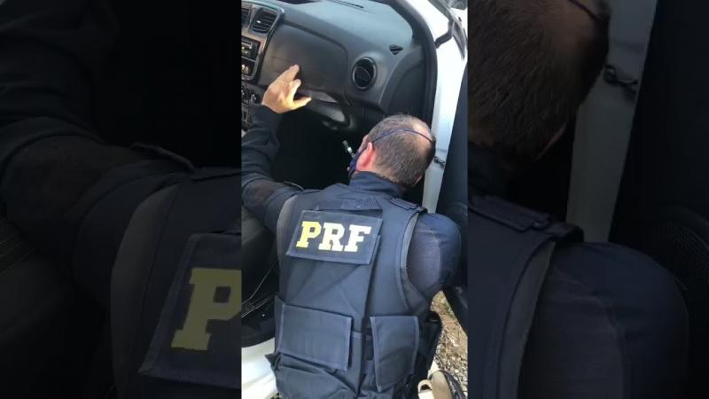 PRF apreende 2,3Kg de cocaína na BR 101 em Linhares