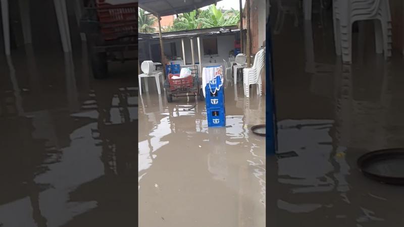 Pó do Shell: Bar é inundado por água da chuva, e comerciante se revolta