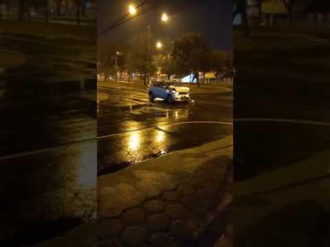 Carros colidem na BR 101, no perímetro urbano de Linhares