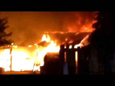 Fogo destrói casa no bairro Interlagos.